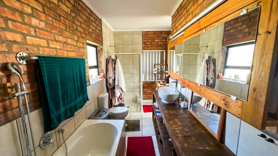 4 Bedroom Property for Sale in Fraaiuitsig Western Cape